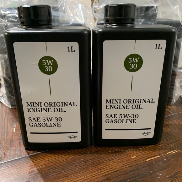 Brand new - 8 quarts of 5w 30 original Mini oil - Picture 2 of 2